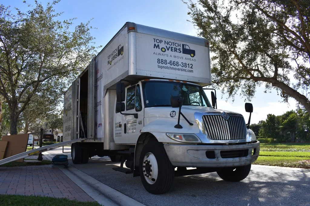 About us: our 28' Ft moving truck