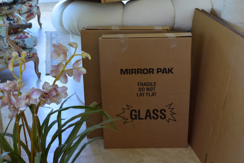 Mirror box for flat fragile items to be packed