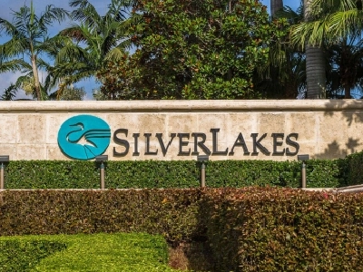 Silver Lakes entry sign